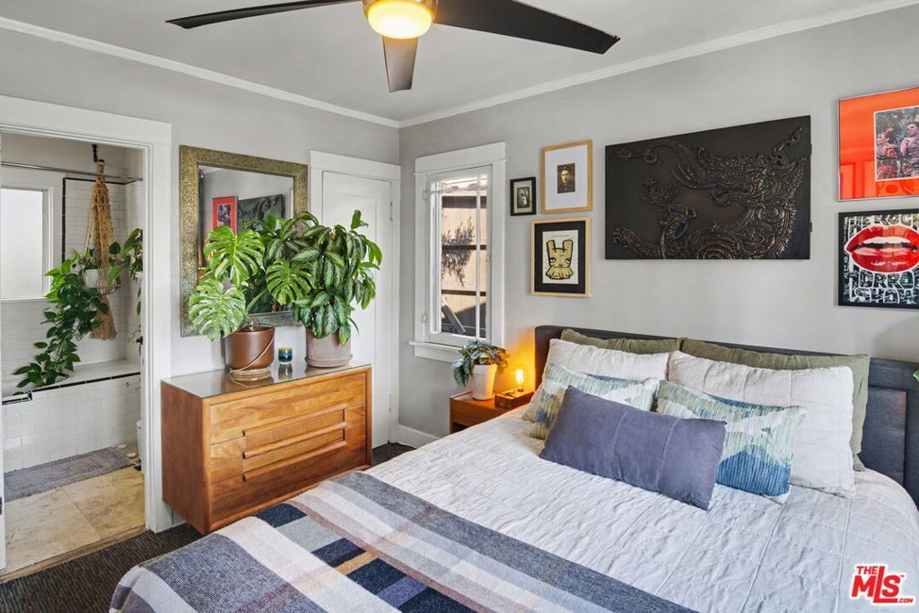 Image 14 of property listing at 2449 Riverside Place, Los Angeles, CA 90039