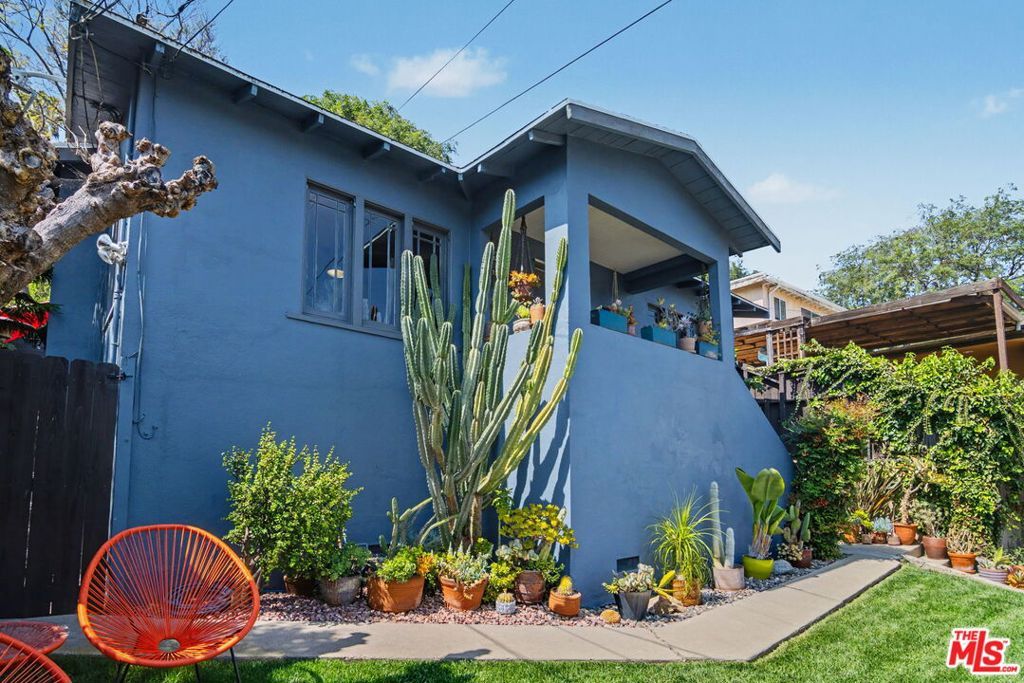 Image 2 of property listing at 2449 Riverside Place, Los Angeles, CA 90039
