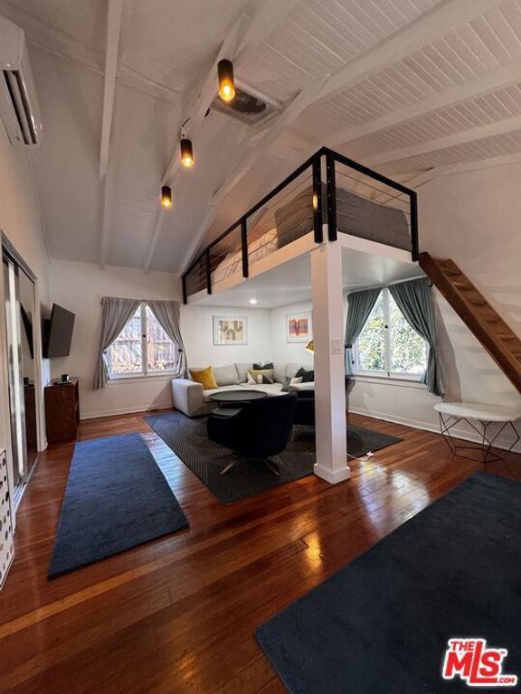 Image 23 of property listing at 2449 Riverside Place, Los Angeles, CA 90039
