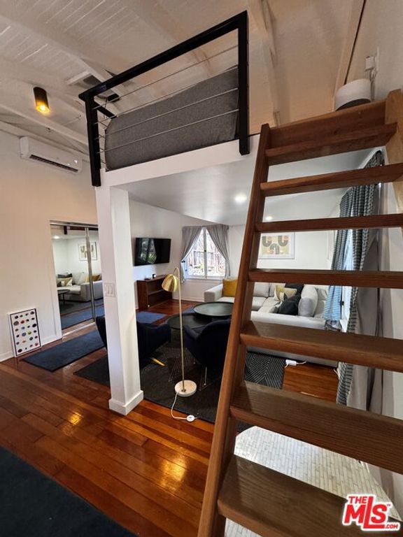 Image 24 of property listing at 2449 Riverside Place, Los Angeles, CA 90039