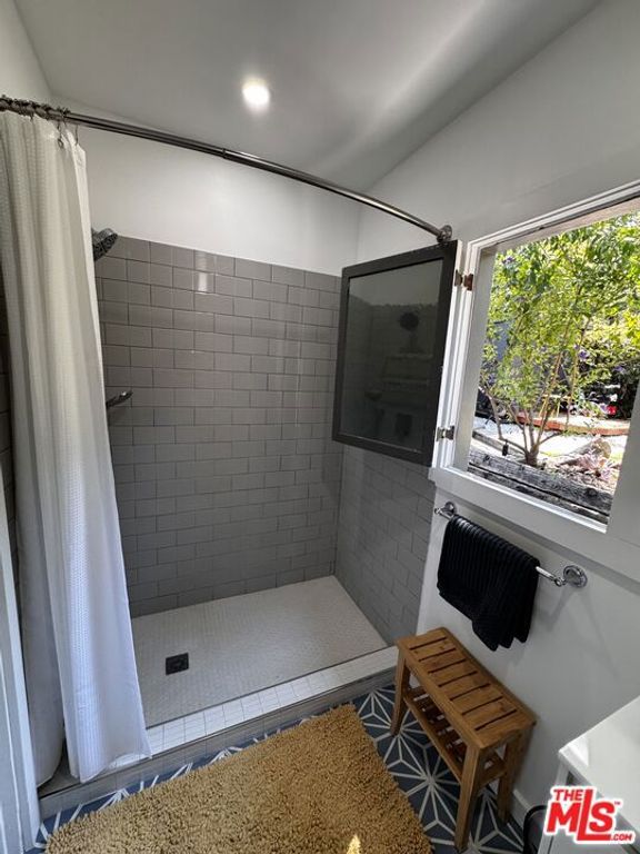 Image 28 of property listing at 2449 Riverside Place, Los Angeles, CA 90039