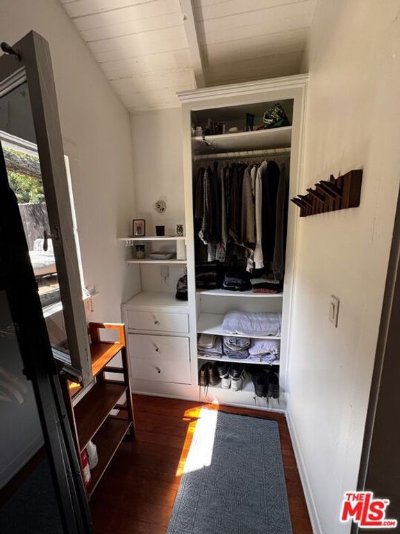 Image 29 of property listing at 2449 Riverside Place, Los Angeles, CA 90039