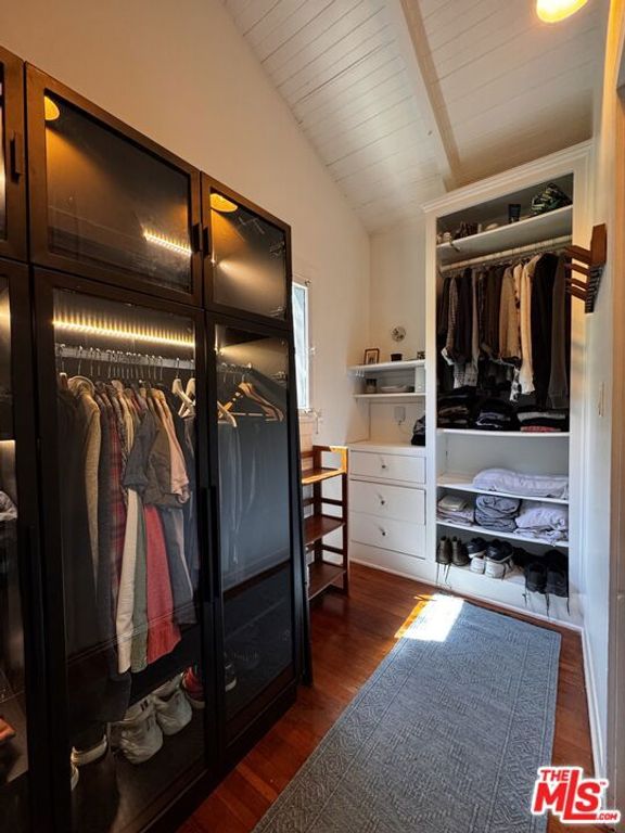 Image 30 of property listing at 2449 Riverside Place, Los Angeles, CA 90039