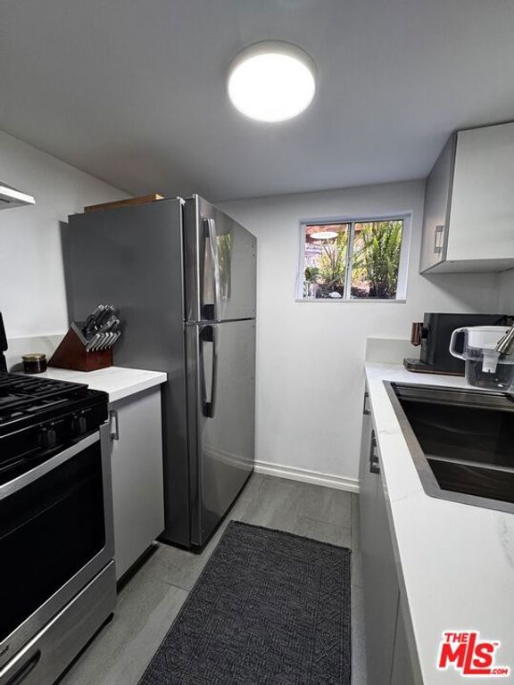 Image 37 of property listing at 2449 Riverside Place, Los Angeles, CA 90039