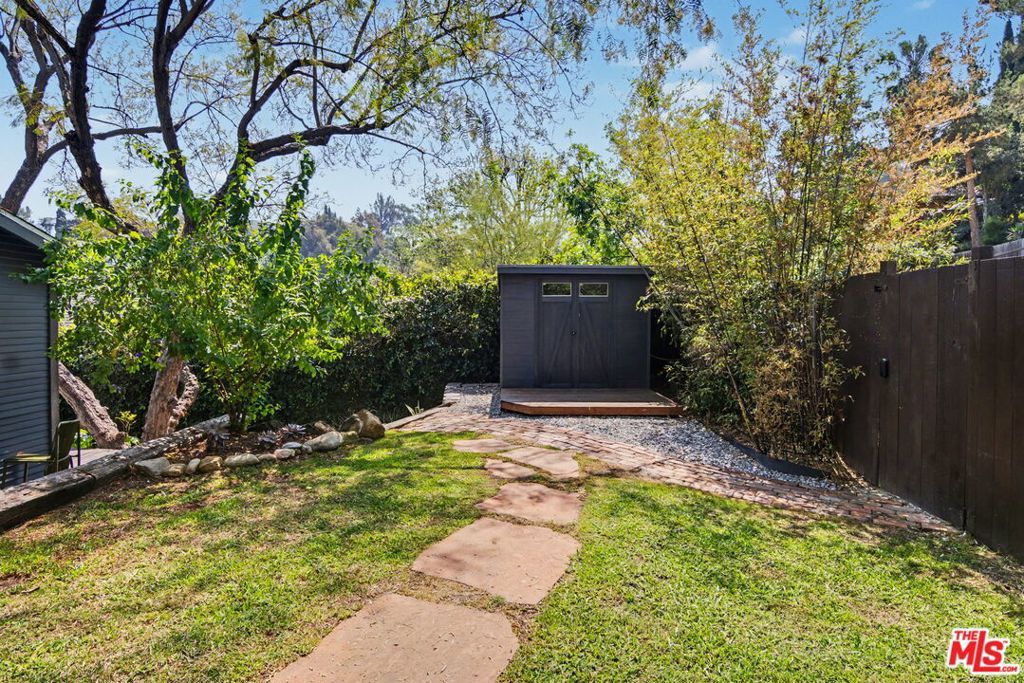 Image 44 of property listing at 2449 Riverside Place, Los Angeles, CA 90039