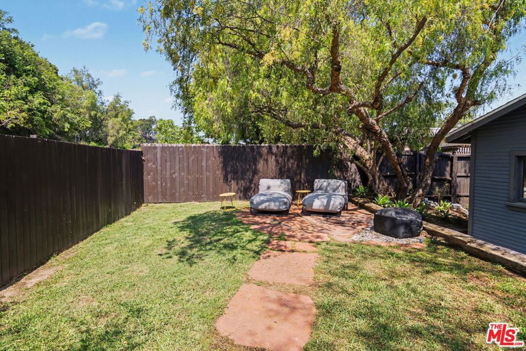 Image 45 of property listing at 2449 Riverside Place, Los Angeles, CA 90039