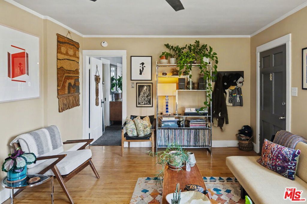 Image 6 of property listing at 2449 Riverside Place, Los Angeles, CA 90039