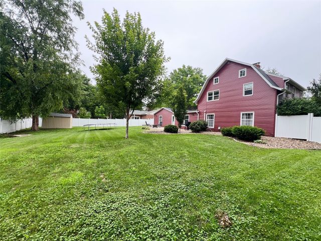 1321 W 13th Street S, Newton, IA 50208