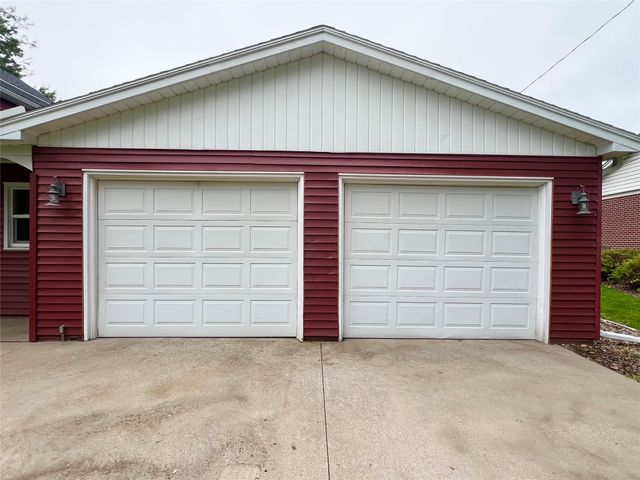 1321 W 13th Street S, Newton, IA 50208