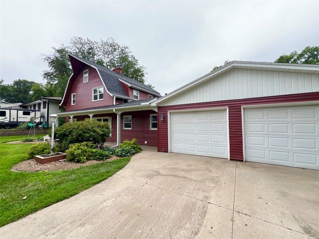 1321 W 13th Street S, Newton, IA 50208