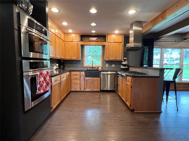 1321 W 13th Street S, Newton, IA 50208