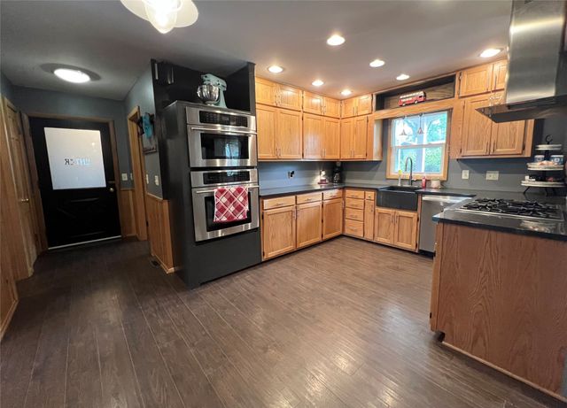 1321 W 13th Street S, Newton, IA 50208