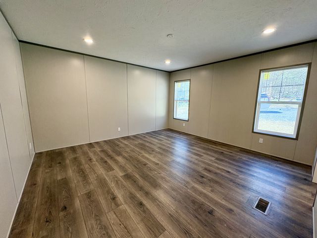 307 Enigma Rd, Chestnut Mound, TN 38552