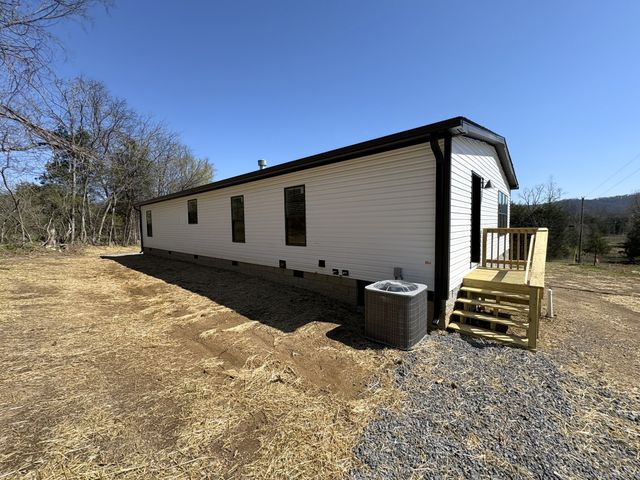 307 Enigma Rd, Chestnut Mound, TN 38552