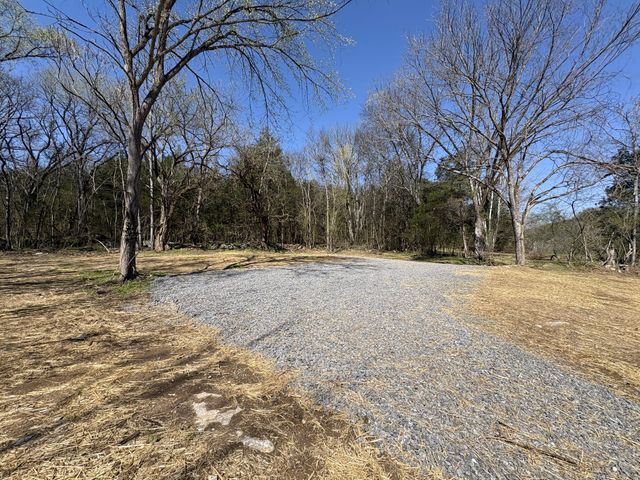 307 Enigma Rd, Chestnut Mound, TN 38552