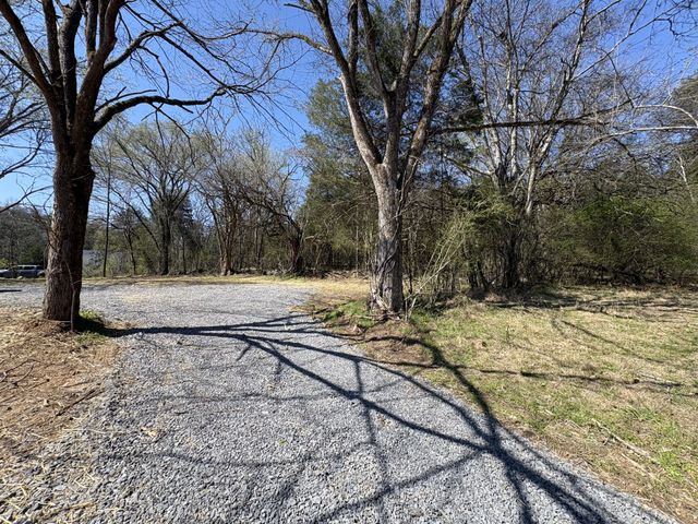 307 Enigma Rd, Chestnut Mound, TN 38552