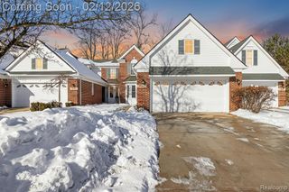 606 Shady Maple Drive, Wixom, MI 48393