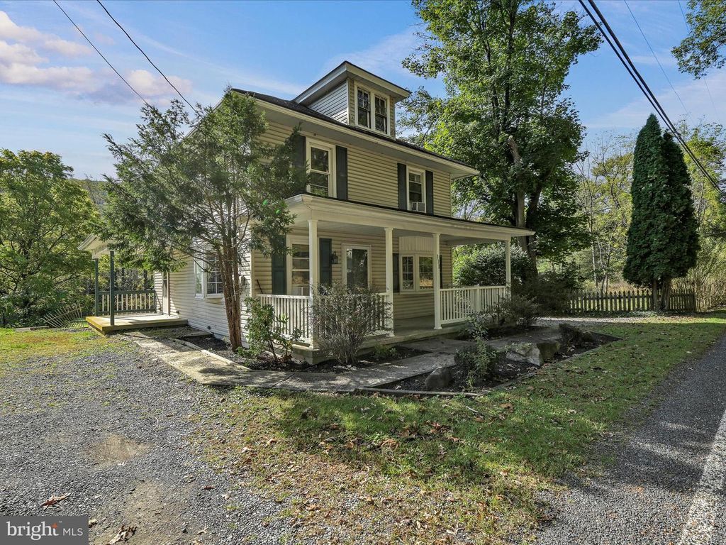 Image 2 of property listing at 171 MOLLEYSTOWN RD, Pine Grove, PA 17963