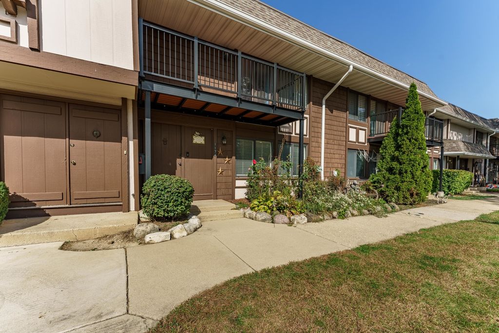 1174 San Simeon Drive, Hanover Park, IL 60133 — photo 2