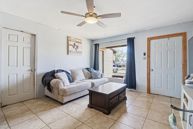 810 E 18th St, Odessa, TX 79761