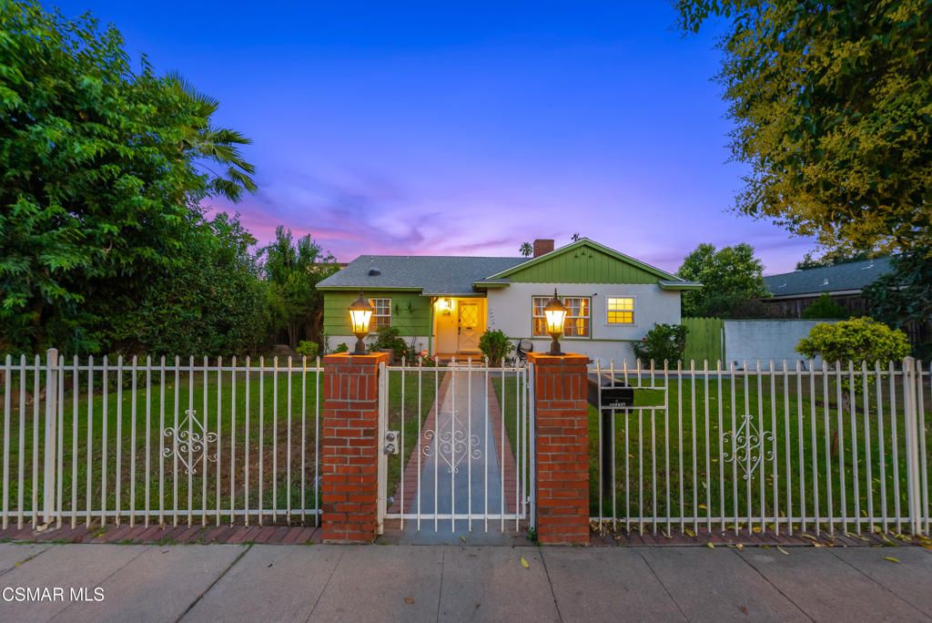 20428 Roscoe Boulevard, Winnetka, CA 91306