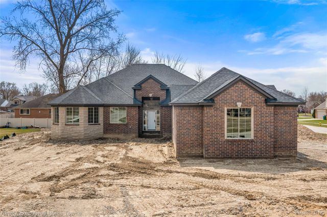 35990 WINDRIDGE Drive, New Baltimore, MI 48047