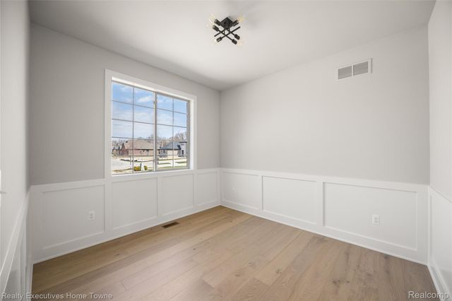 35990 WINDRIDGE Drive, New Baltimore, MI 48047