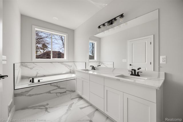 35990 WINDRIDGE Drive, New Baltimore, MI 48047