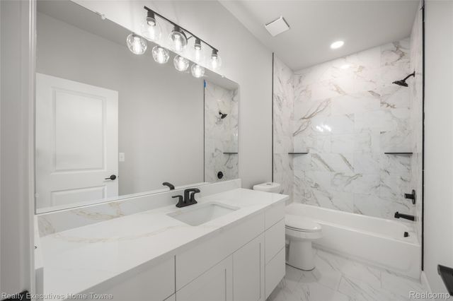 35990 WINDRIDGE Drive, New Baltimore, MI 48047