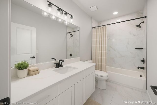 35990 WINDRIDGE Drive, New Baltimore, MI 48047