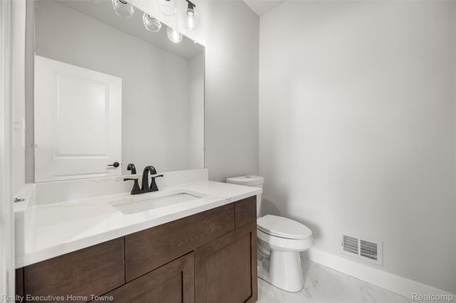 35990 WINDRIDGE Drive, New Baltimore, MI 48047