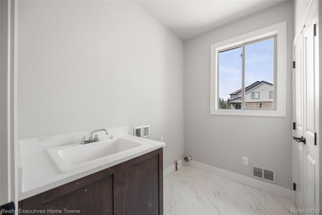 35990 WINDRIDGE Drive, New Baltimore, MI 48047