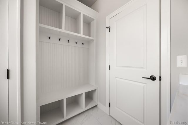 35990 WINDRIDGE Drive, New Baltimore, MI 48047