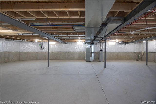 35990 WINDRIDGE Drive, New Baltimore, MI 48047