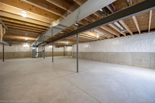 35990 WINDRIDGE Drive, New Baltimore, MI 48047