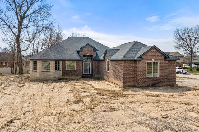 35990 WINDRIDGE Drive, New Baltimore, MI 48047