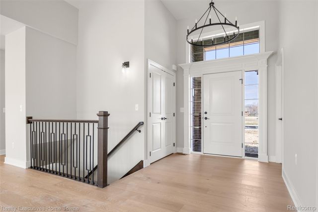 35990 WINDRIDGE Drive, New Baltimore, MI 48047