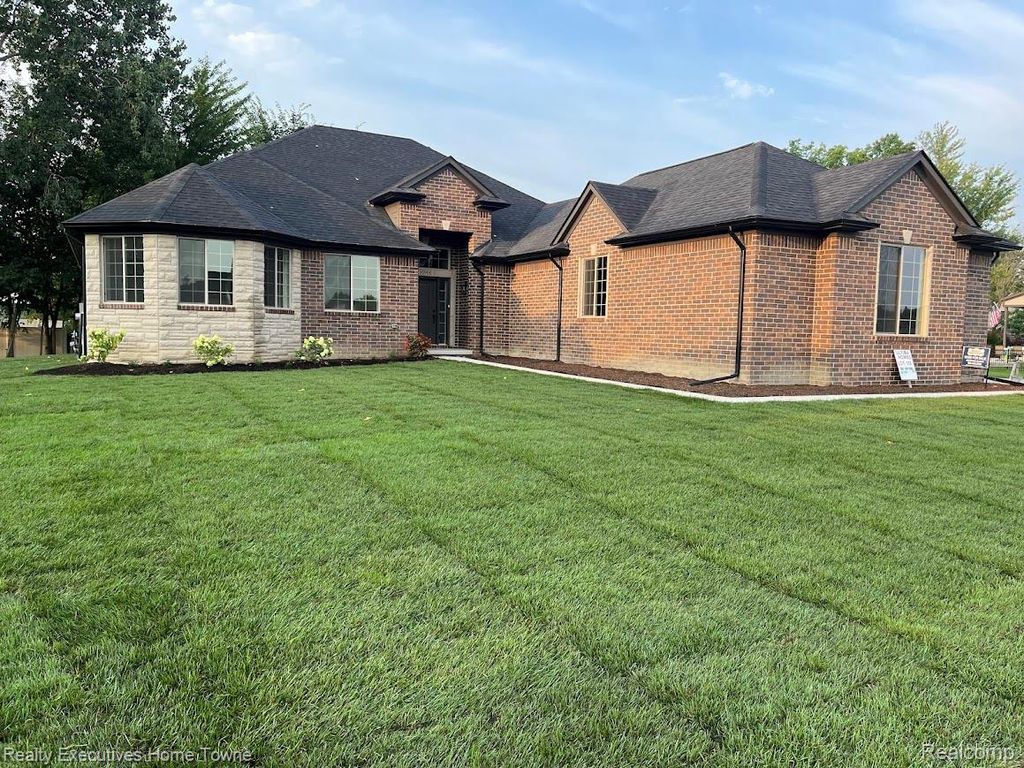 35990 WINDRIDGE Drive, New Baltimore, MI 48047