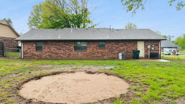 120 W 9th Street S, Claremore, OK 74017
