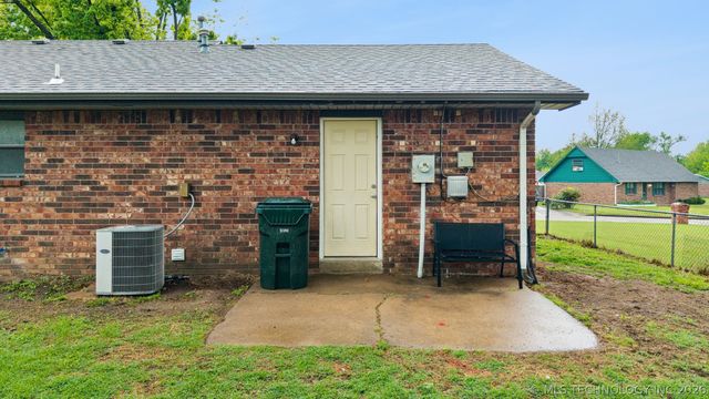 120 W 9th Street S, Claremore, OK 74017