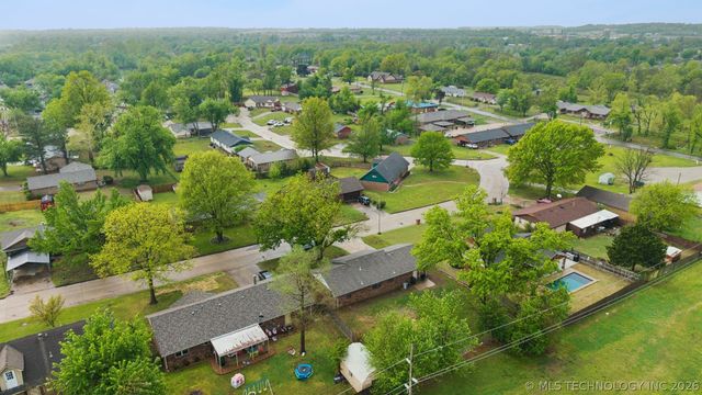 120 W 9th Street S, Claremore, OK 74017