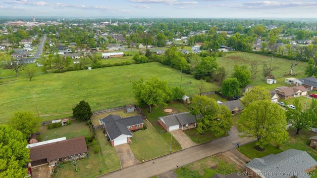 120 W 9th Street S, Claremore, OK 74017
