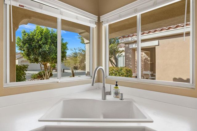 78698 Rockwell Circle, Palm Desert, CA 92211