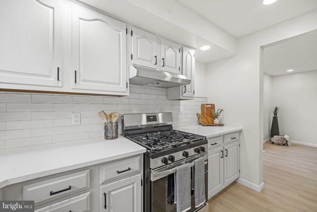 196 TANSBORO RD, Berlin, NJ 08009