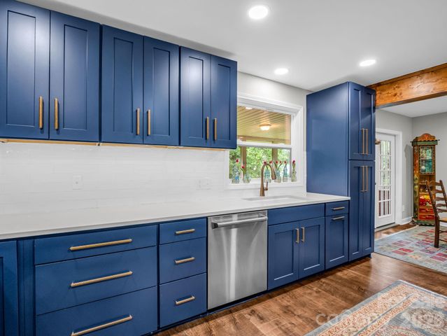 59 Underhill Road, Hendersonville, NC 28792