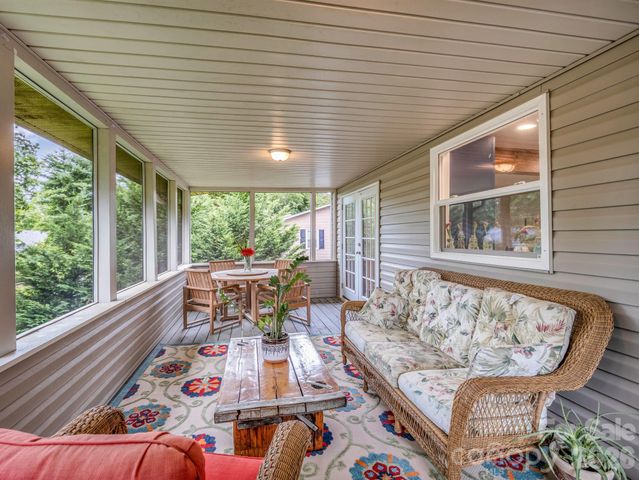 59 Underhill Road, Hendersonville, NC 28792