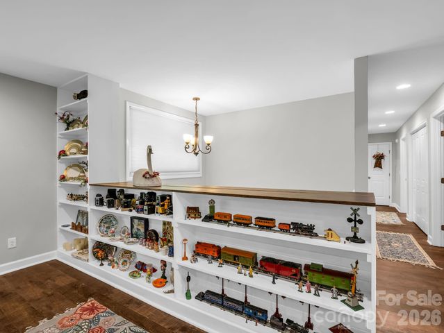 59 Underhill Road, Hendersonville, NC 28792