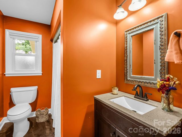 59 Underhill Road, Hendersonville, NC 28792