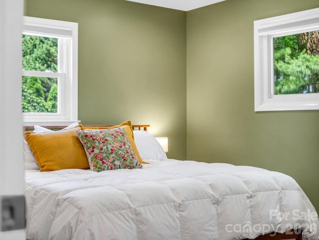 59 Underhill Road, Hendersonville, NC 28792