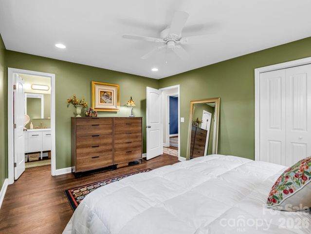59 Underhill Road, Hendersonville, NC 28792
